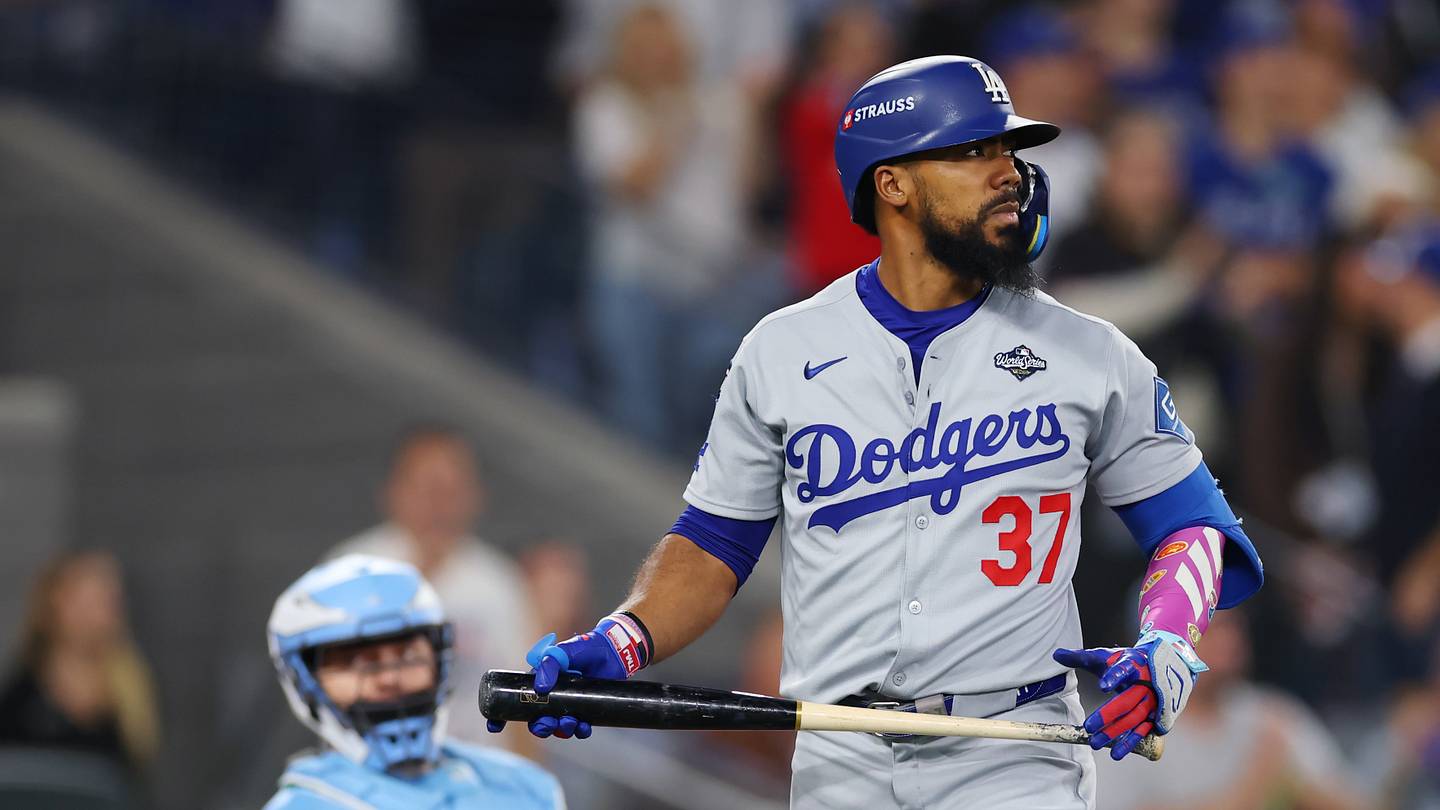 Dodgers Rumors: Teoscar Hernández Heating Up at Winter Meetings