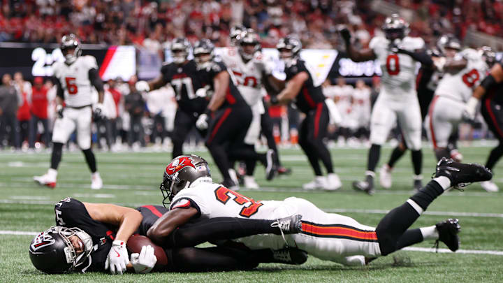 Sep 7, 2025; Atlanta, Georgia, USA; Atlanta Falcons wide receiver Drake London (5) attempts a catch against Tampa Bay Buccaneers cornerback Jamel Dean (35) during the fourth quarter at Mercedes-Benz Stadium. Mandatory Credit: Brett Davis-Imagn Images
