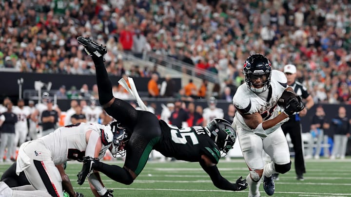 Oct 31, 2024; East Rutherford, New Jersey, USA; Houston Texans running back Joe Mixon (28) runs for a touchdown against New York Jets safety Jalen Mills (35) during the second quarter at MetLife Stadium. Mandatory Credit: Brad Penner-Imagn Images