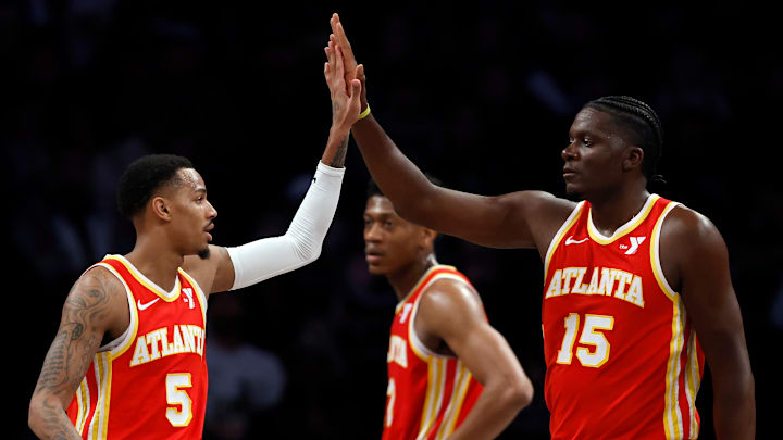 Los Lakers mejoraría mucho con Dejounte Murray y Clint Capela, ambos de los Hawks 