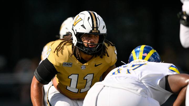 Sep 12, 2026; Nashville, Tennessee, USA; Vanderbilt Commodores linebacker Bryan Longwell (11) sneaks a peak into the backfield against the Delaware Blue Hens during the first half at FirstBank Stadium. Mandatory Credit: Steve Roberts-Imagn Images Sep 12, 2026; Nashville, Tennessee, USA; Vanderbilt Commodores linebacker Bryan Longwell (11) sneaks a peak into the backfield against the Delaware Blue Hens during the first half at FirstBank Stadium. Mandatory Credit: Steve Roberts-Imagn Images