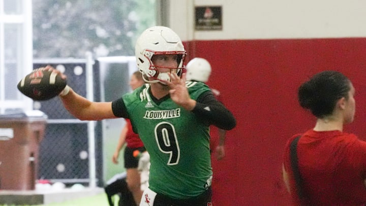 Louisville’s Tyler Shough, the starting quarterback, got ready to throw the ball during one of the plays at the first practice of the year.
July 31, 2024