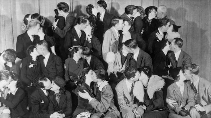 On the occasion of the premiere of the film "First love" (13. 10. 1937) couples were invitet.