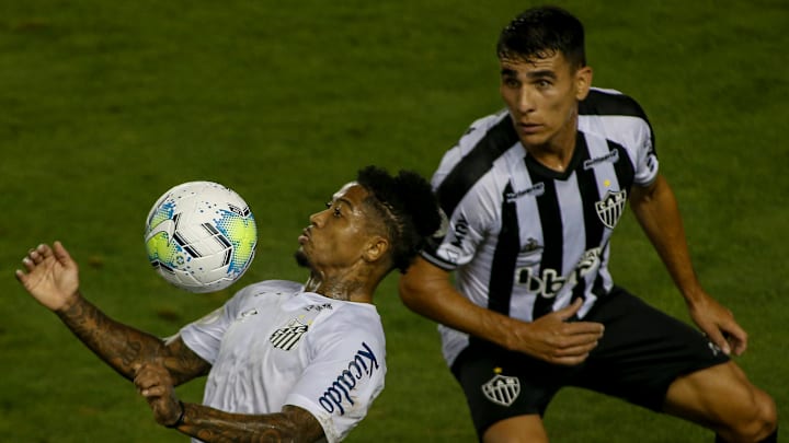 Santos foi o responsável pela última derrota do Atlético-MG no Campeonato Brasileiro, há três meses Santos foi o responsável pela última derrota do Atlético-MG no Campeonato Brasileiro, há três meses