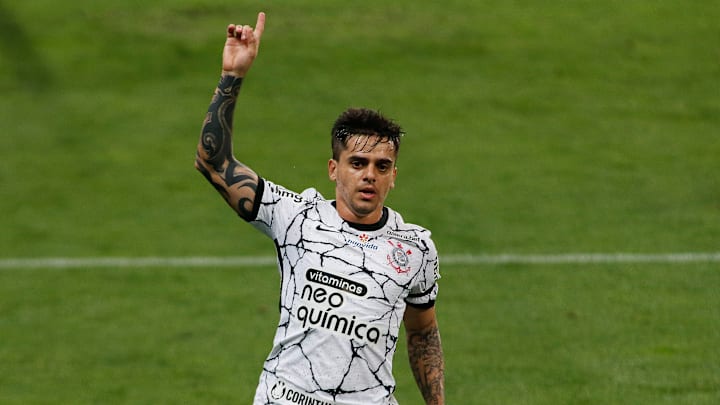 Ídolo do Corinthians, Fagner cumpre suspensão automática no clássico Ídolo do Corinthians, Fagner cumpre suspensão automática no clássico