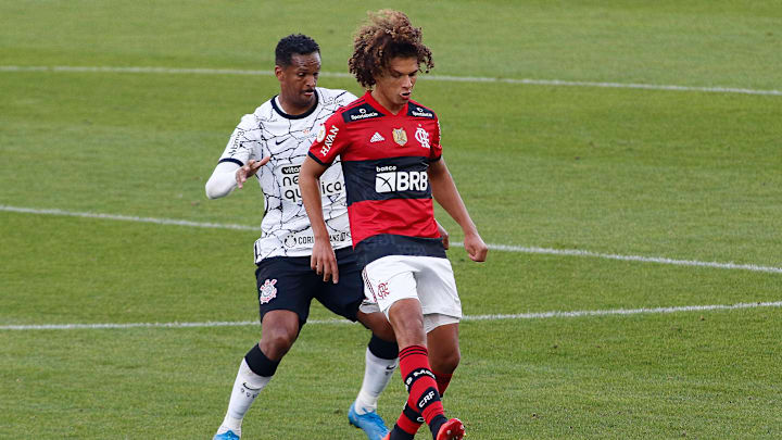 Arão já se despediu do elenco flamenguista e não vai a campo