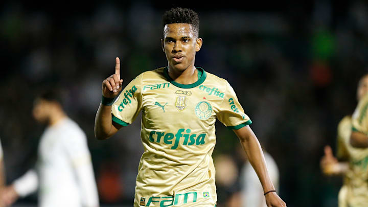 Estêvão vive momento especial com a camisa do Palmeiras