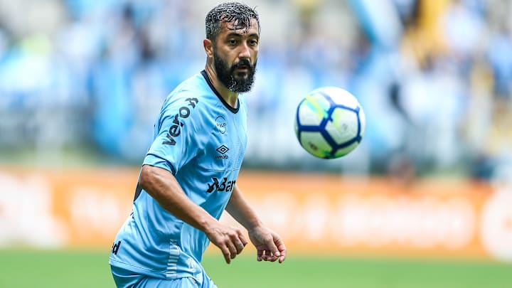Douglas teve duas passagens pelo Grêmio ao longo da carreira Douglas teve duas passagens pelo Grêmio ao longo da carreira