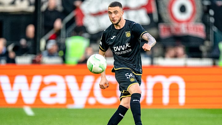 Zeno Debast hat sich in jungen Jahren in Anderlecht etabliert