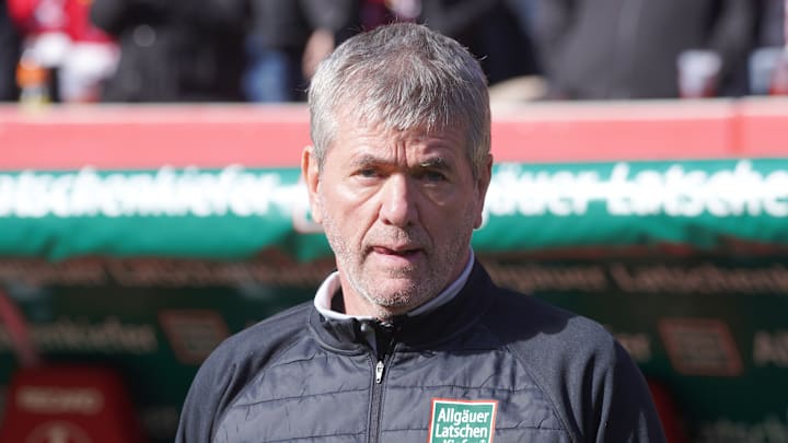 Kaiserslautern und der neue Trainer Friedhelm Funkel setzten sich mit 3:0 in Rostock durch