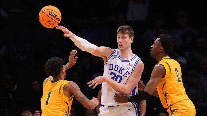 Mar 22, 2024; Brooklyn, NY, USA; Duke Blue Devils center Kyle Filipowski (30) makes a pass against