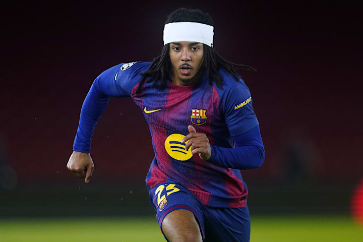 Jules Kounde running. Jules Kounde running.