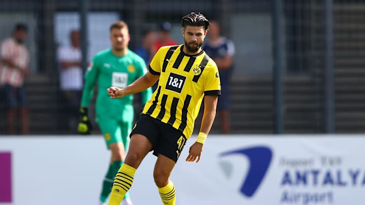Antonios Papadopoulos wird mit einem Profi-Vertrag ausgestattet