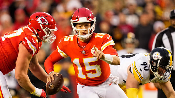 Dec 26, 2021; Kansas City, Missouri, USA; Kansas City Chiefs quarterback Patrick Mahomes (15) signals to a receiver as Pittsburgh Steelers outside linebacker T.J. Watt (90) defends during the first half at GEHA Field at Arrowhead Stadium. Mandatory Credit: Jay Biggerstaff-Imagn Images Dec 26, 2021; Kansas City, Missouri, USA; Kansas City Chiefs quarterback Patrick Mahomes (15) signals to a receiver as Pittsburgh Steelers outside linebacker T.J. Watt (90) defends during the first half at GEHA Field at Arrowhead Stadium. Mandatory Credit: Jay Biggerstaff-Imagn Images