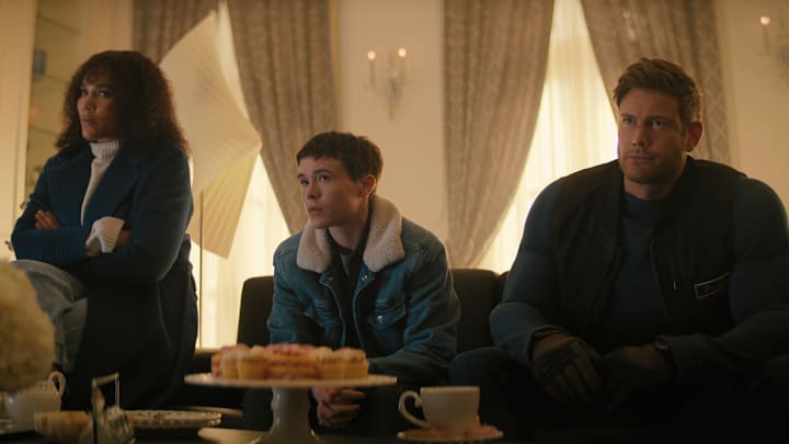 The Umbrella Academy. (L to R) Emmy Raver-Lampman as Allison Hargreeves, Elliot Page as Viktor Hargreeves, Tom Hopper as Luther Hargreeves in episode 403 of The Umbrella Academy. Cr. Christos Kalohoridis/Netflix © 2024