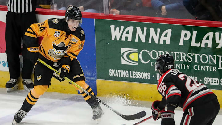 Green Bay Gamblers forward Will Zellers (34) skates with the puck against the Waterloo Black Hawks on Saturday, January 25, 2025, at the Resch Center in Ashwaubenon, Wis. Waterloo won the game, 6-3.
Tork Mason/USA TODAY NETWORK-Wisconsin