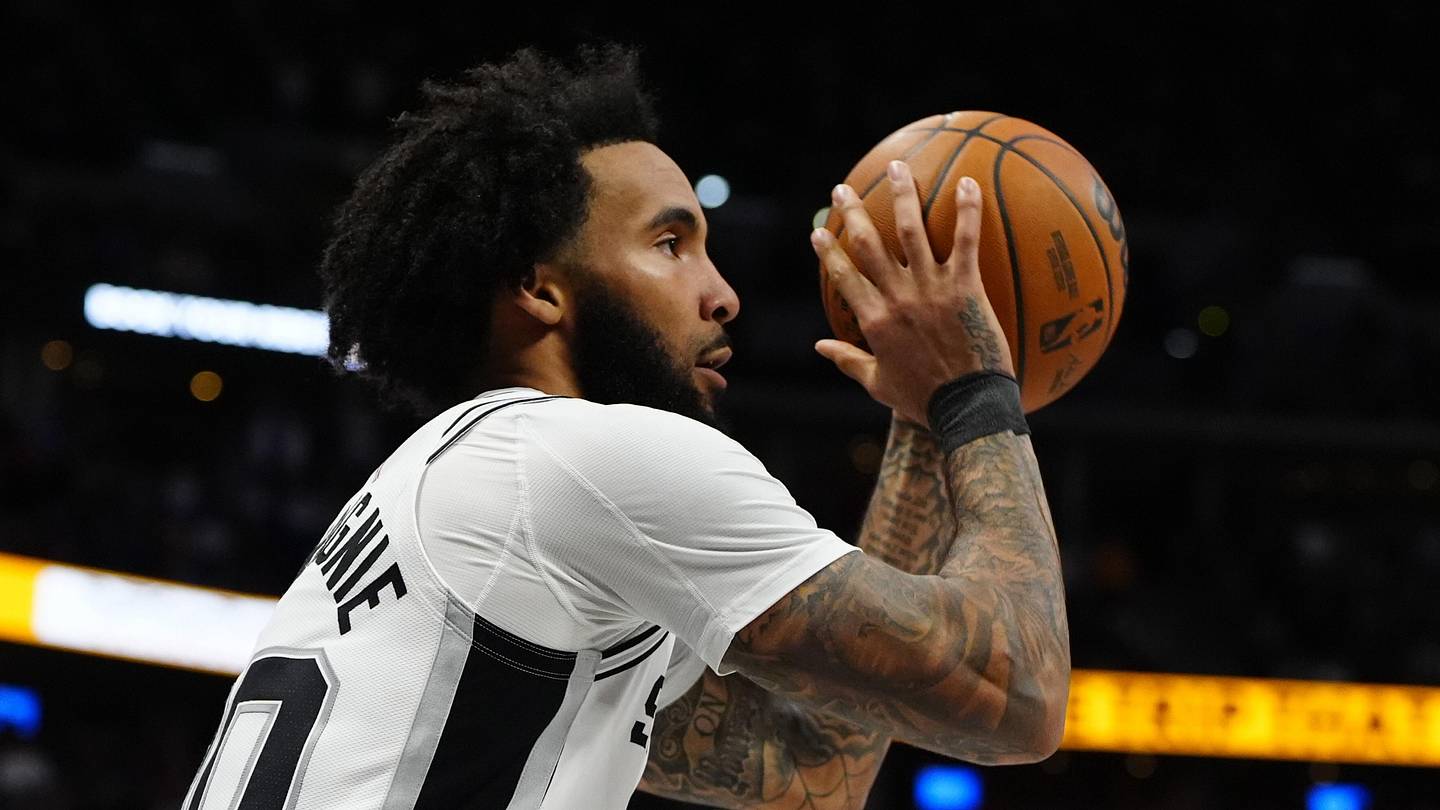 'A Great Shot' | Why Spurs Didn't Call Timeout at End of Game 1 Loss to Timberwolves