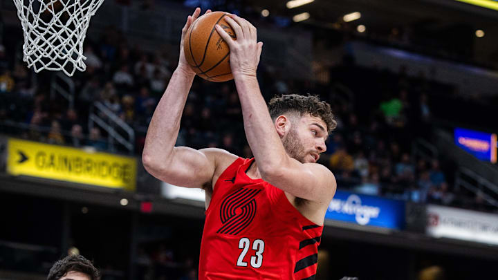 Donovan Clingan and the Blazers are road underdogs in Minnesota.