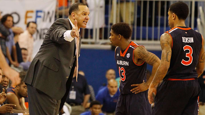 Auburn Tigers head coach Tony Barbee