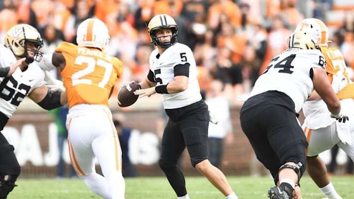 Per reports, South Carolina football is expected to land a commitment from former Vanderbilt quarterback AJ Swann.