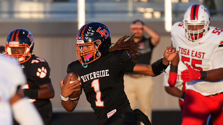 Milwaukee Riverside quarterback Elijah Quinonez (1) runs up the middle during the nonconference season opener against Wauwatosa East at Milwaukee Vincent Stadium on Thursday, August 21, 2025. Wauwatosa East won the game, 56-0.