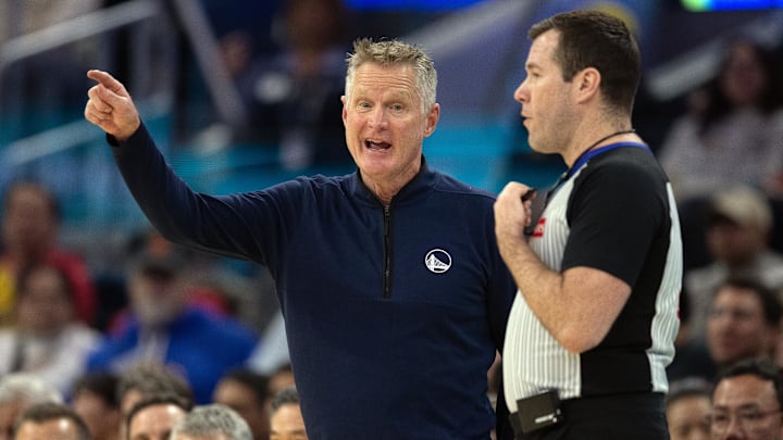 Jan 28, 2025; San Francisco, California, USA; Golden State Warriors head coach Steve Kerr (left) protests a traveling call with referee Matt Kallio during the first quarter at Chase Center. Mandatory Credit: D. Ross Cameron-Imagn Images