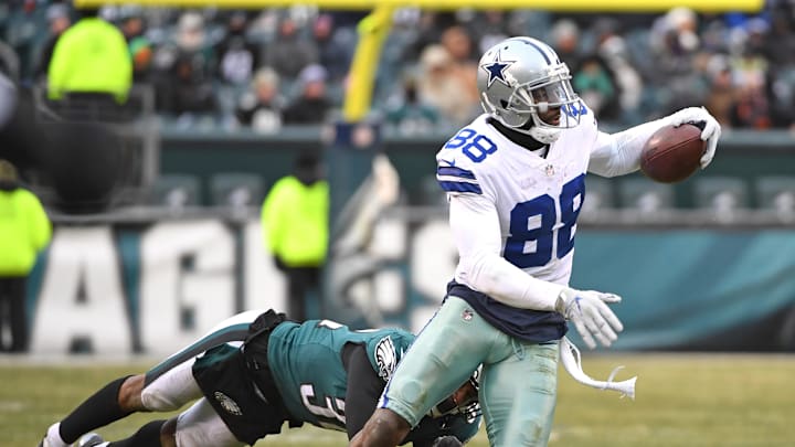 Dec 31, 2017; Philadelphia, PA, USA; Dallas Cowboys wide receiver Dez Bryant (88) moves past Philadelphia Eagles cornerback Rasul Douglas (32) during the fourth quarter at Lincoln Financial Field. Mandatory Credit: Eric Hartline-Imagn Images Dec 31, 2017; Philadelphia, PA, USA; Dallas Cowboys wide receiver Dez Bryant (88) moves past Philadelphia Eagles cornerback Rasul Douglas (32) during the fourth quarter at Lincoln Financial Field. Mandatory Credit: Eric Hartline-Imagn Images