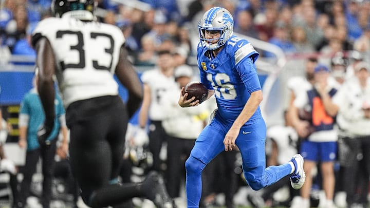 Nov 17, 2024; Detroit, MI, USA; Detroit Lions quarterback Jared Goff (16) keeps the ball for a run against Jacksonville Jaguars linebacker Devin Lloyd (33) during the second half at Ford Field in Detroit on Sunday, Nov. 17, 2024. 