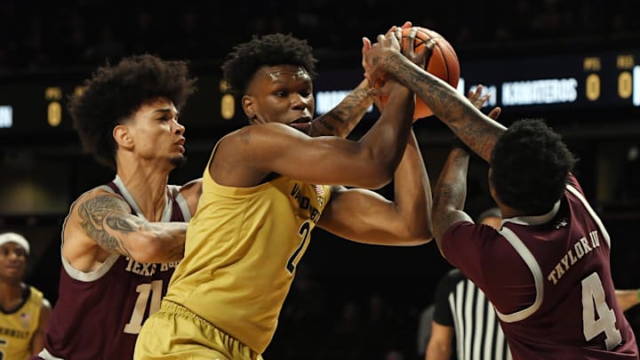 Feb 13, 2024; Nashville, Tennessee, USA; Vanderbilt Commodores forward Ven-Allen Lubin (2) attempts