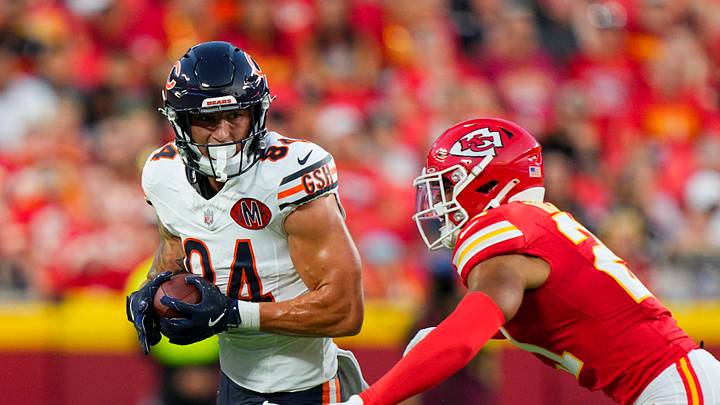 Aug 22, 2025; Kansas City, Missouri, USA; Chicago Bears tight end Colston Loveland (84) runs with the ball against Kansas City Chiefs safety Jaden Hicks (21) during the first half at GEHA Field at Arrowhead Stadium. Aug 22, 2025; Kansas City, Missouri, USA; Chicago Bears tight end Colston Loveland (84) runs with the ball against Kansas City Chiefs safety Jaden Hicks (21) during the first half at GEHA Field at Arrowhead Stadium.