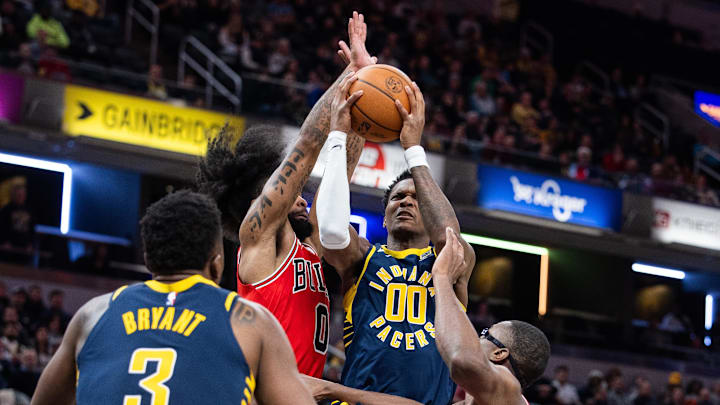 Jan 8, 2025; Indianapolis, Indiana, USA; Indiana Pacers guard Bennedict Mathurin (00) shoots the ball while Chicago Bulls guard Coby White (0) and forward Jalen Smith (7) defend in the second half at Gainbridge Fieldhouse. Mandatory Credit: Trevor Ruszkowski-Imagn Images Jan 8, 2025; Indianapolis, Indiana, USA; Indiana Pacers guard Bennedict Mathurin (00) shoots the ball while Chicago Bulls guard Coby White (0) and forward Jalen Smith (7) defend in the second half at Gainbridge Fieldhouse. Mandatory Credit: Trevor Ruszkowski-Imagn Images