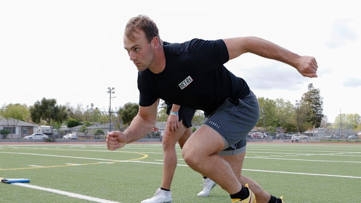 Tight end Brock Bowers