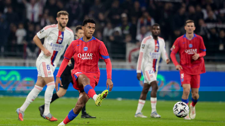 Olympique Lyonnais v Paris Saint-Germain - Ligue 1 McDonald's