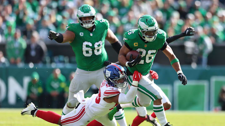 Oct 26, 2025; Philadelphia, Pennsylvania, USA; Philadelphia Eagles running back Saquon Barkley (26) runs against New York Giants linebacker Darius Muasau (53) in the second quarter at Lincoln Financial Field. Oct 26, 2025; Philadelphia, Pennsylvania, USA; Philadelphia Eagles running back Saquon Barkley (26) runs against New York Giants linebacker Darius Muasau (53) in the second quarter at Lincoln Financial Field.