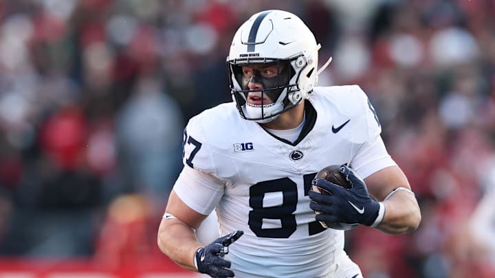 Penn State Nittany Lions tight end Andrew Rappleyea scores on touchdown reception against the Rutgers Scarlet Knights at SHI Stadium. 