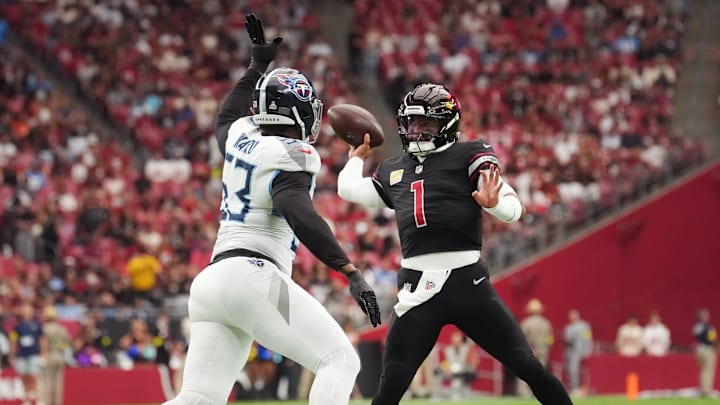 Arizona Cardinals quarterback Kyler Murray (1) throws the ball over Tennessee Titans linebacker Jihad Ward (53)at State Farm Stadium in Glendale on Oct. 5, 2025.