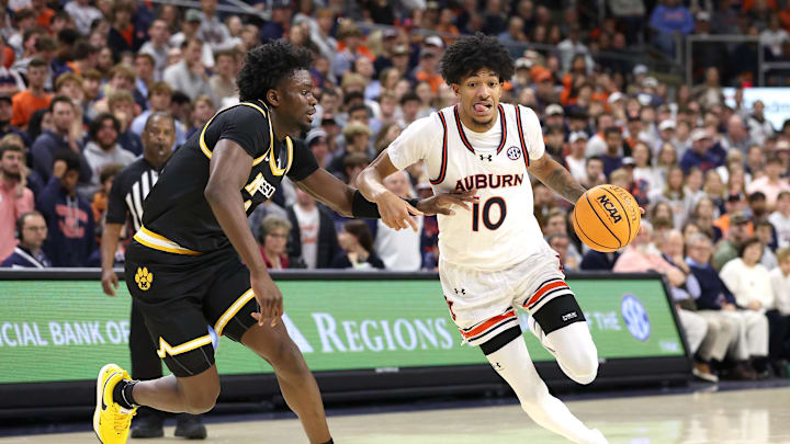 Jan 4, 2025; Auburn, Alabama, USA;  Auburn Tigers guard Chad Baker-Mazara (10) runs a play against Missouri Tigers guard Annor Boateng (6) during the second half at Auburn Arena. Mandatory Credit: John Reed-Imagn Images