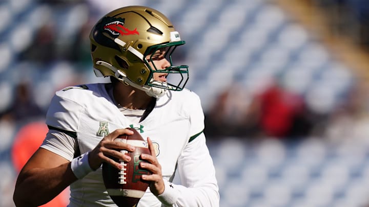 Nov 1, 2025; East Hartford, Connecticut, USA; UAB Blazers quarterback Jalen Kitna (7) looks to pass against the UConn Huskies in the first quarter at Pratt & Whitney Stadium at Rentschler Field. Mandatory Credit: David Butler II-Imagn Images