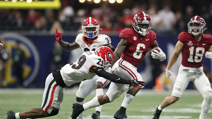Dec 4, 2021; Atlanta, GA, USA; Alabama Crimson Tide running back Trey Sanders (6) runs past Georgia Bulldogs defensive back Christopher Smith (29) in the second half during the SEC championship game at Mercedes-Benz Stadium. Dec 4, 2021; Atlanta, GA, USA; Alabama Crimson Tide running back Trey Sanders (6) runs past Georgia Bulldogs defensive back Christopher Smith (29) in the second half during the SEC championship game at Mercedes-Benz Stadium.