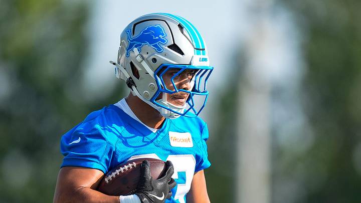 Detroit Lions running back Sione Vaki (33) 