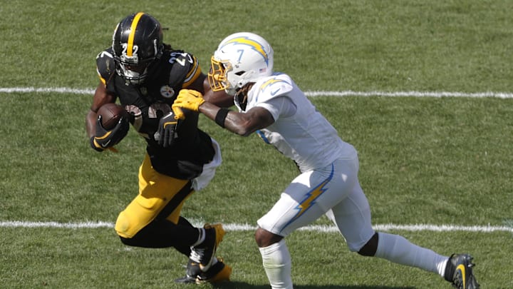 Sep 22, 2024; Pittsburgh, Pennsylvania, USA;  Pittsburgh Steelers running back Najee Harris (22) carries the ball against Los Angeles Chargers cornerback Kristian Fulton (7) during the fourth quarter at Acrisure Stadium. Pittsburgh won 20-10. Mandatory Credit: Charles LeClaire-Imagn Images