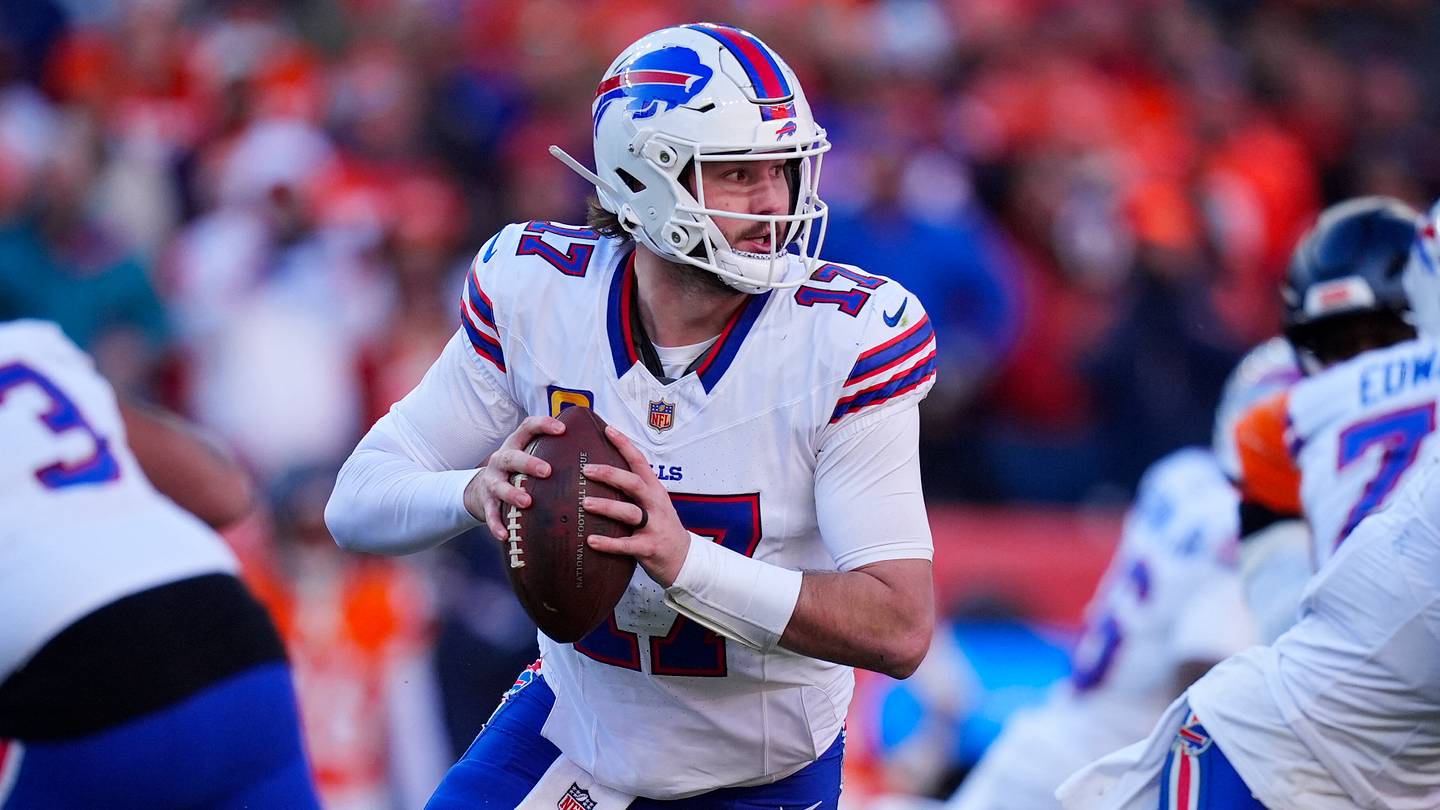 Sportsbook Insiders: Oddsmakers Reveal Most Valuable Quarterback to the Spread Entering Week 1