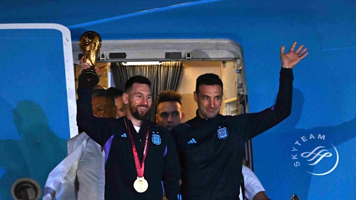 TOPSHOT-ARGENTINA-FBL-WC-2022-ARRIVAL