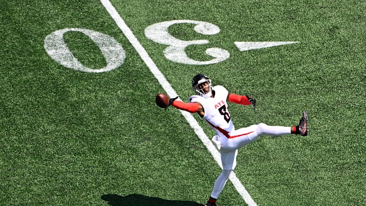 Sep 21, 2025; Charlotte, North Carolina, USA; Atlanta Falcons tight end Kyle Pitts 