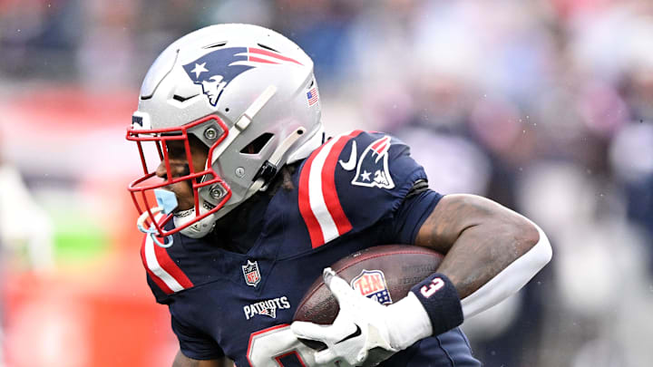 Sep 7, 2025; Foxborough, Massachusetts, USA; New England Patriots wide receiver DeMario Douglas (3) makes a catch against the Las Vegas Raiders during the second half at Gillette Stadium. Mandatory Credit: Brian Fluharty-Imagn Images