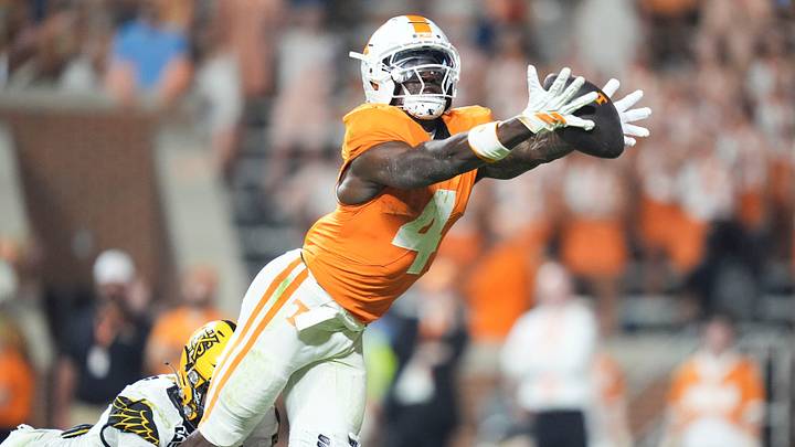 Tennessee wide receiver Mike Matthews (4) drops a long pass in the end zone during a game between Tennessee and Kennesaw State at Neyland Stadium in Knoxville, Tenn., Sept. 19, 2026.
