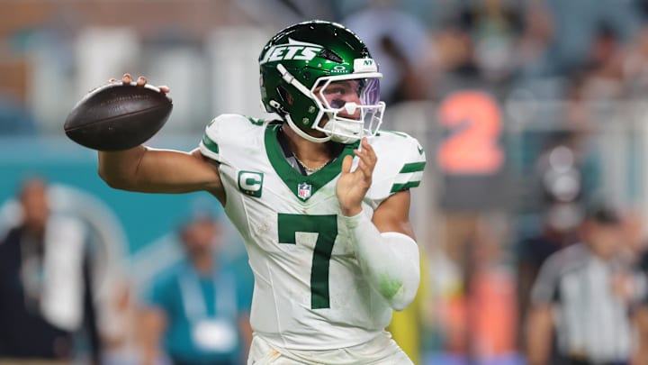 New York Jets quarterback Justin Fields (7) drops back to pass against the Miami Dolphins during the first half at Hard Rock Stadium. New York Jets quarterback Justin Fields (7) drops back to pass against the Miami Dolphins during the first half at Hard Rock Stadium.