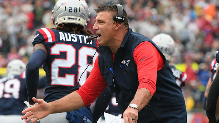New England Patriots head coach Mike Vrabel reacts against the Las Vegas Raiders.