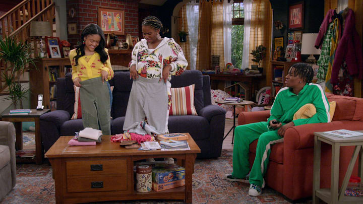 The Upshaws. (L to R) Khali Spraggins as Aaliyah, Daria Johns as Savannah, Diamond Lyons as Kelvin in episode 402 of The Upshaws. Cr. Courtesy of Netflix © 2023