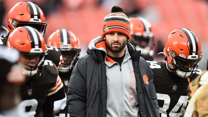 Jan 9, 2022; Cleveland, Ohio, USA; Cleveland Browns quarterback Baker Mayfield (6) walks off the field with the team before the game between the Browns and the Cincinnati Bengals at FirstEnergy Stadium. Mandatory Credit: Ken Blaze-USA TODAY Sports Jan 9, 2022; Cleveland, Ohio, USA; Cleveland Browns quarterback Baker Mayfield (6) walks off the field with the team before the game between the Browns and the Cincinnati Bengals at FirstEnergy Stadium. Mandatory Credit: Ken Blaze-USA TODAY Sports